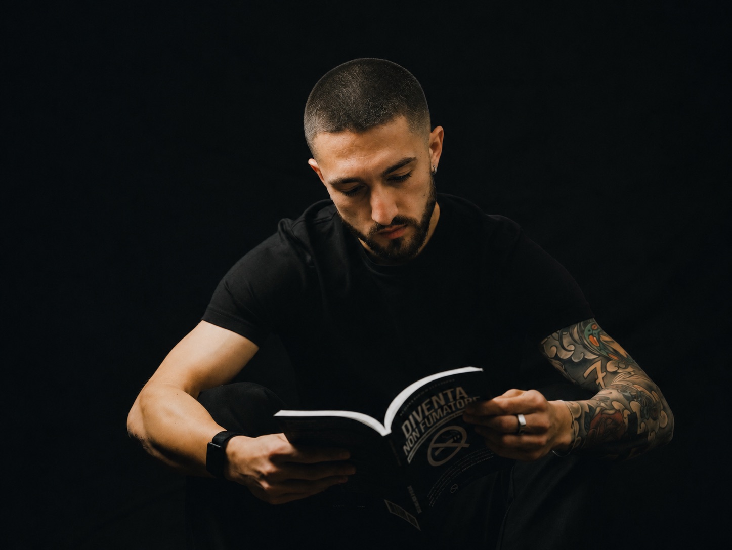 Alessandro Ettorre legge il suo libro «Diventa Non Fumatore»